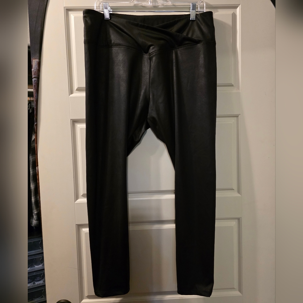 Simply Vera Wang Imitation Leather High Rise Leggings With Crossover Waist - Picture 2 of 6